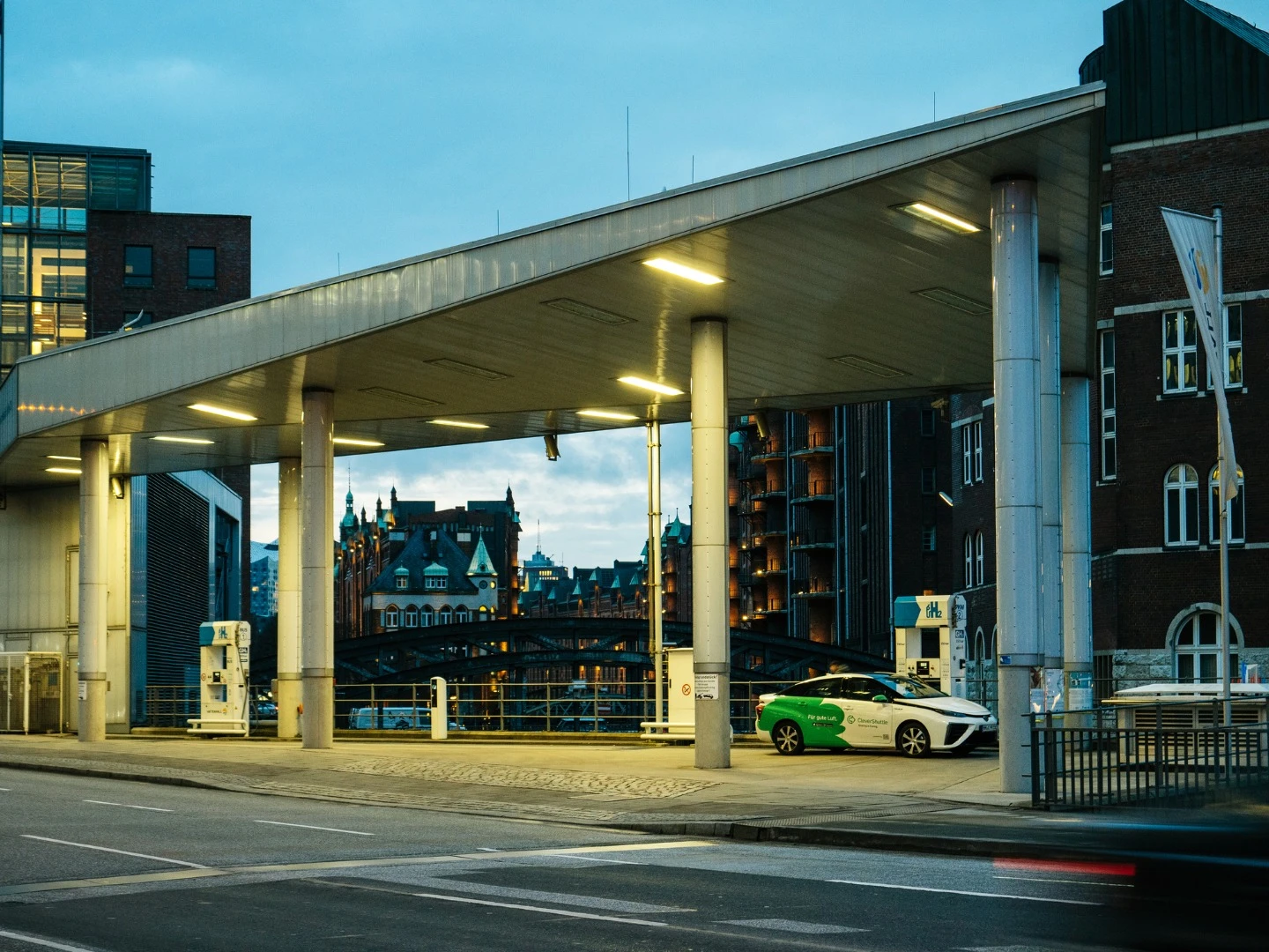 A new energy storage system can release either hydrogen gas or electricity
