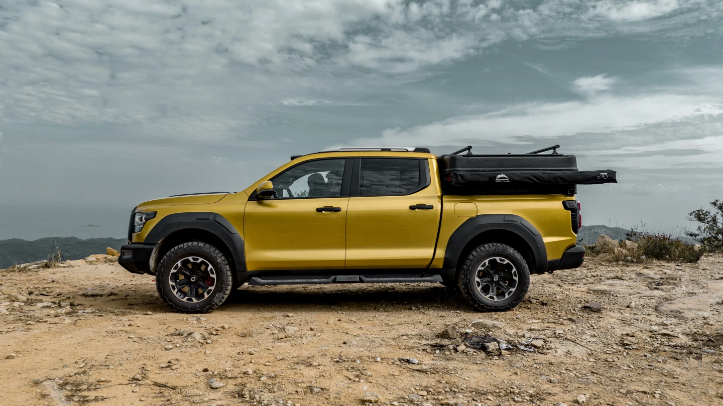 Unlike the typical pickup topper that extends up and over the truck roof, the Safari Cruiser packs down to cab height