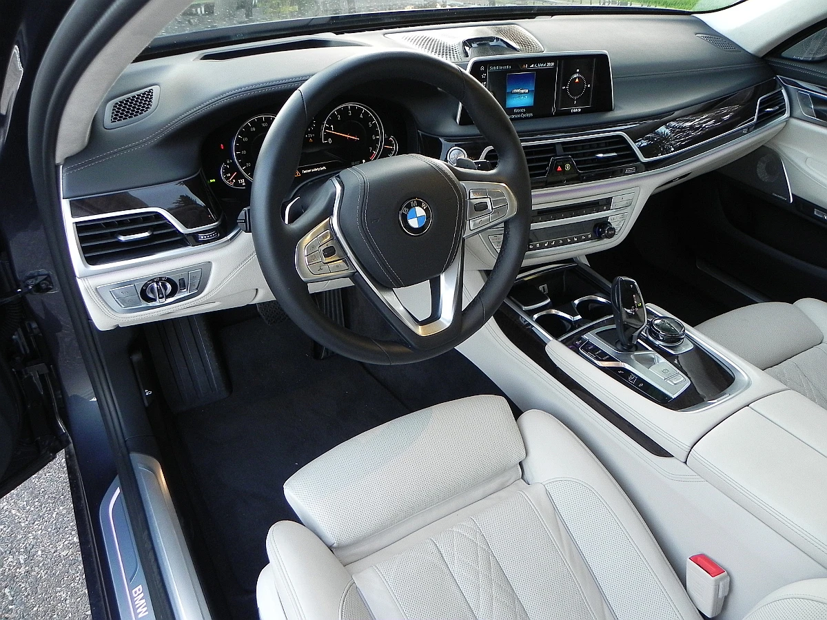 Your driver Jeeves will be more than comfortable in this pilot's seat
