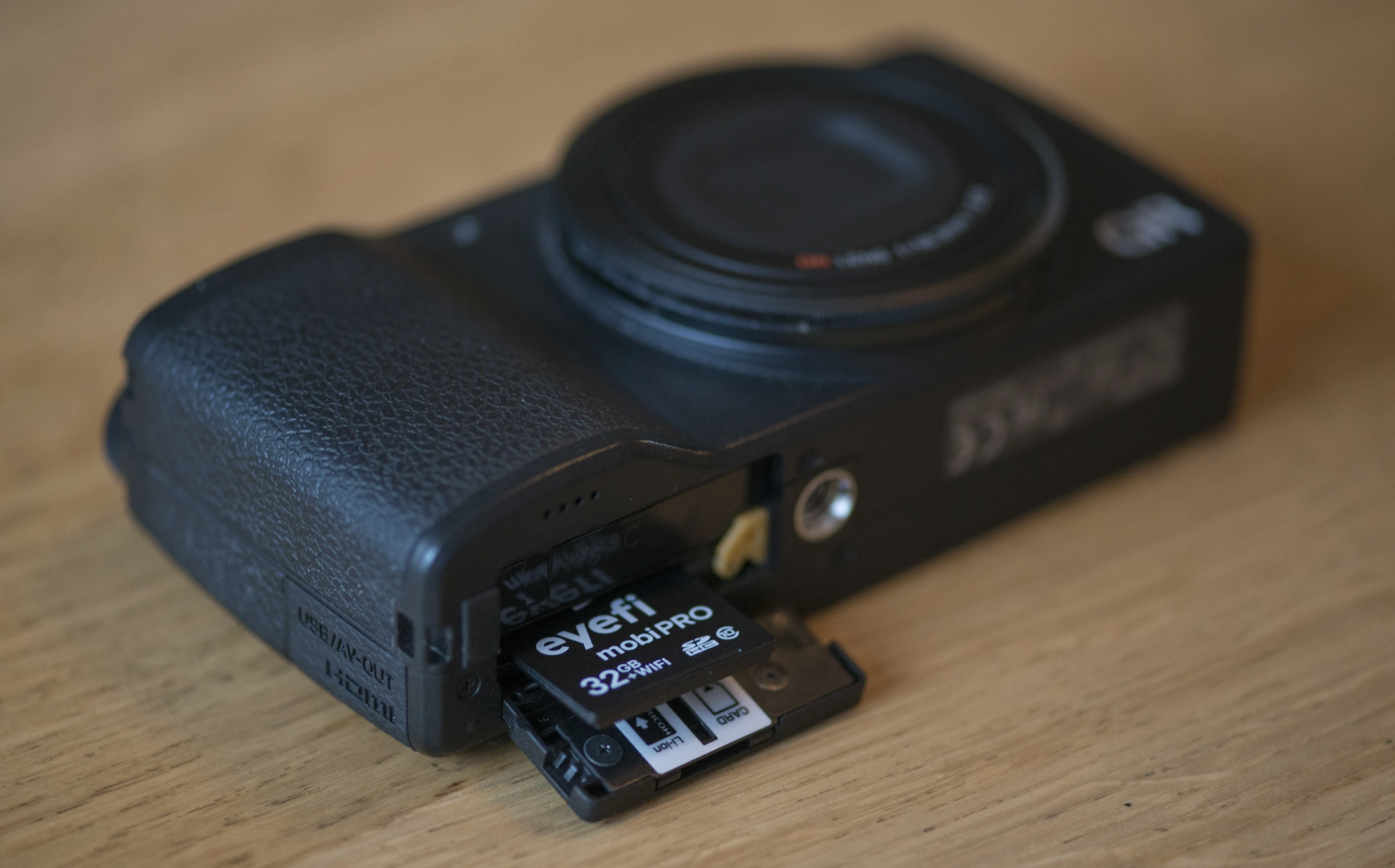 Eyefi's Mobi Pro is a Class 10 SDHC card (Photo: Simon Crisp/Gizmag.com)
