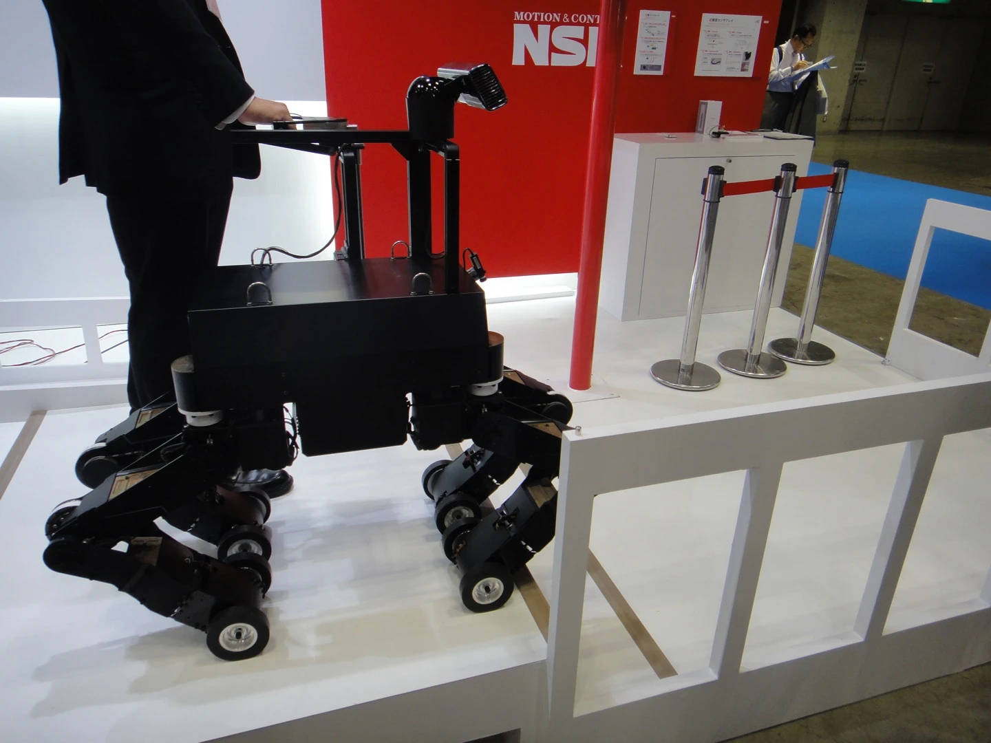 The NSK robot guide dog(Image: DigInfo)