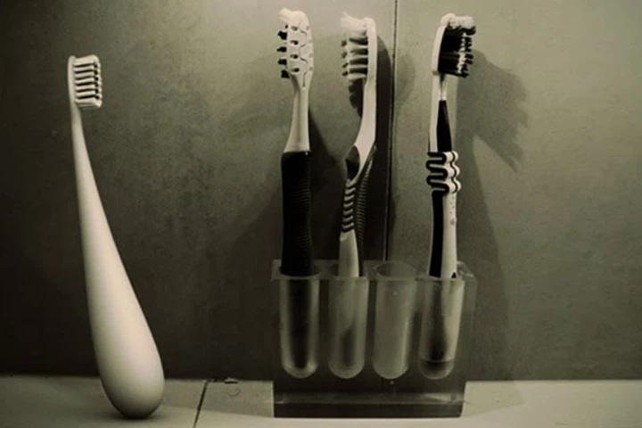 The Dews Toothbrush concept stands alone
