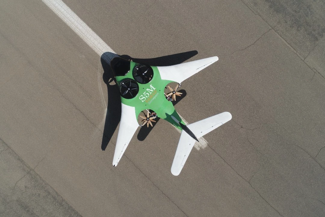 It's a coaxial quadcopter architecture, with the rear fans capable of tilting forward to become horizontal thrusters