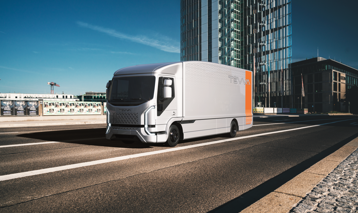 As a pure battery electric, the Tevva Truck has a per-charge range of 160 miles, but a hydrogen fuel cell range extender is available to bump that up to 310 miles