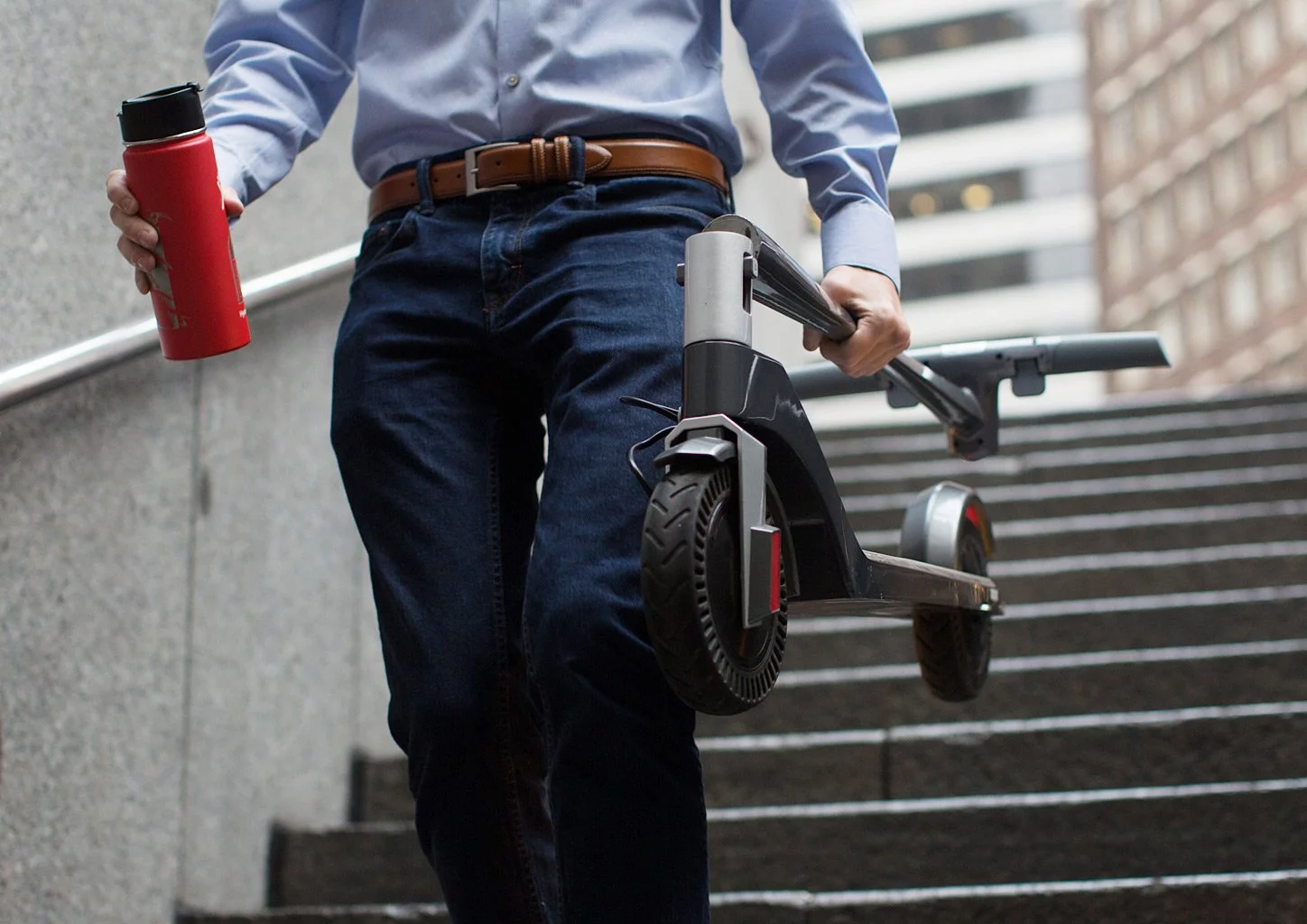 When folded, the Unagi's handlebar stem locks into place for ease of transport between rides