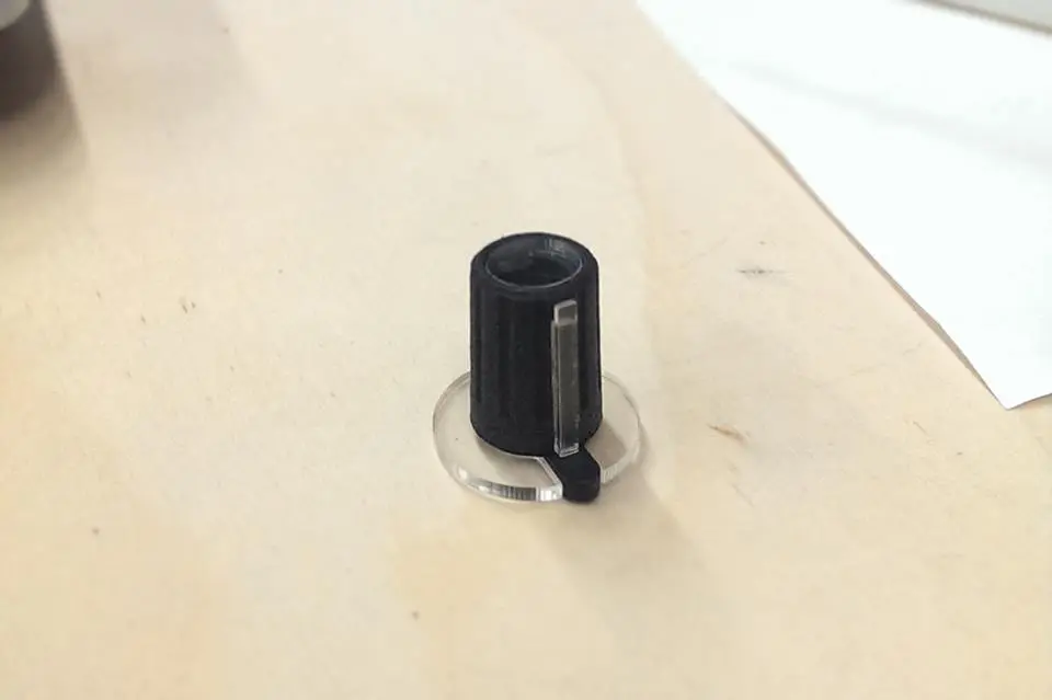 A clear acrylic base is fixed to the touchscreen with a suction cap