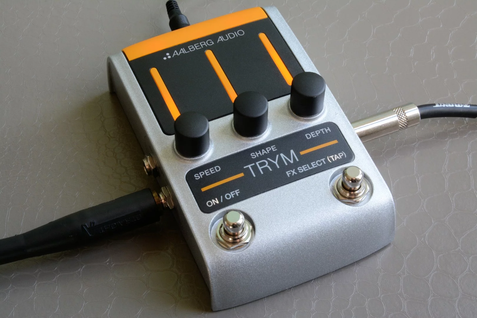 The right footswitch can be used to set the tempo of the effect
