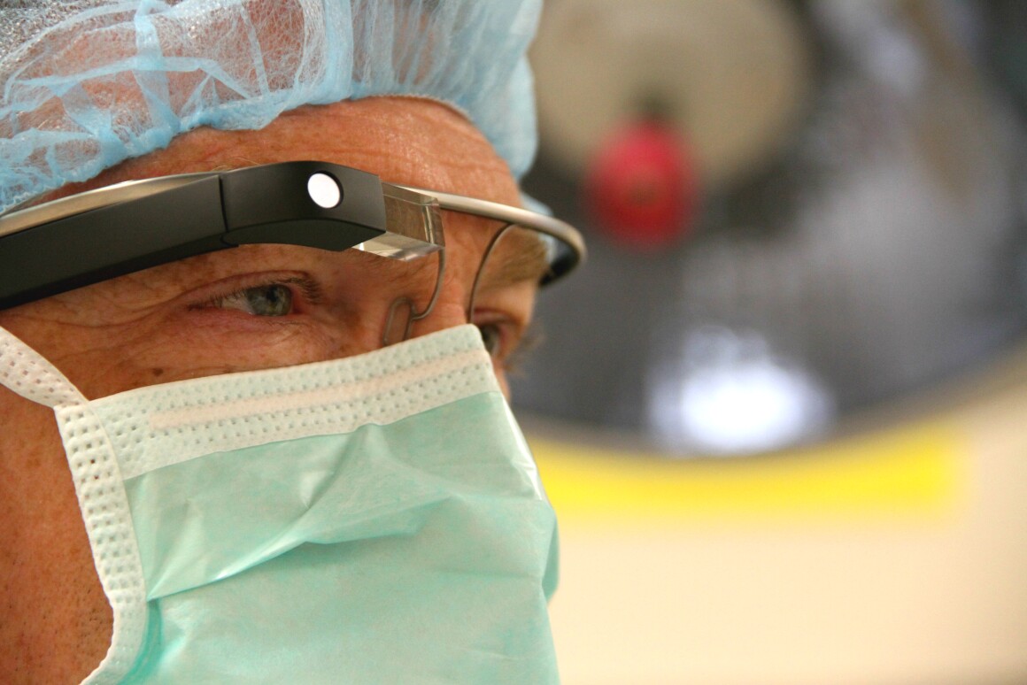 US surgeon streams operation via Google Glass