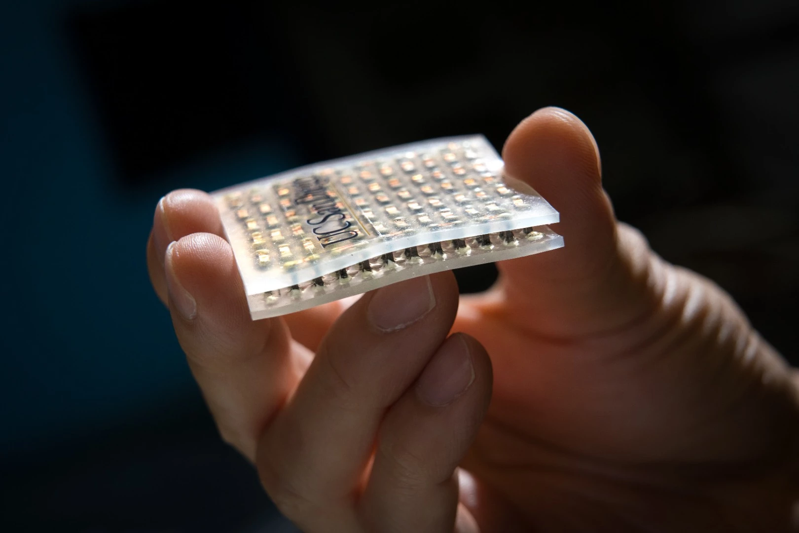The proof-of-concept armband is built around a 5 x 5 cm patch made of thermoelectric alloys and housed between two stretchy elastomer sheets