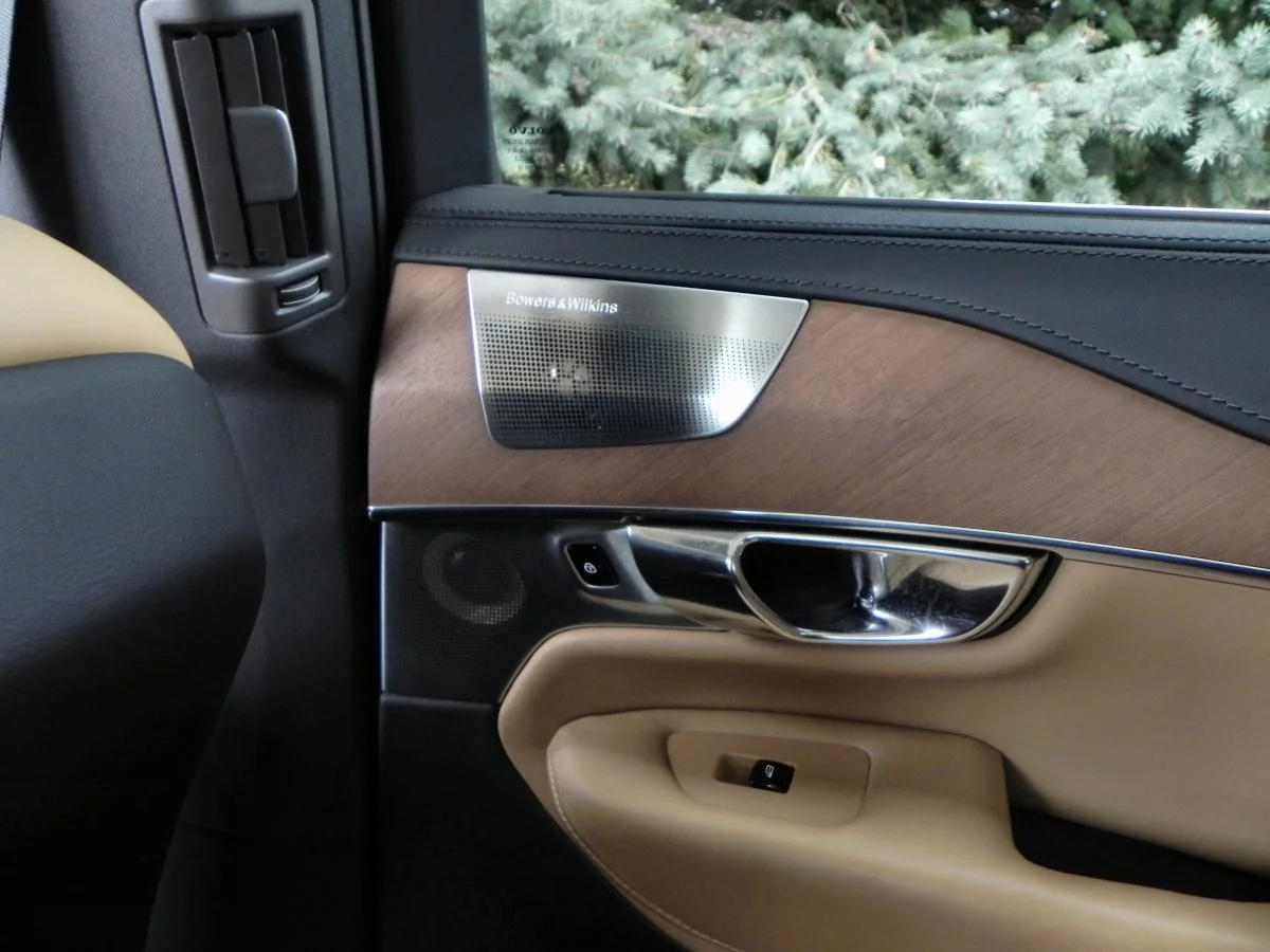 On the inside, the 2016 XC90 has undergone a complete redesign as well, moving higher into luxury with beautifully designed space adorned with excellent materials