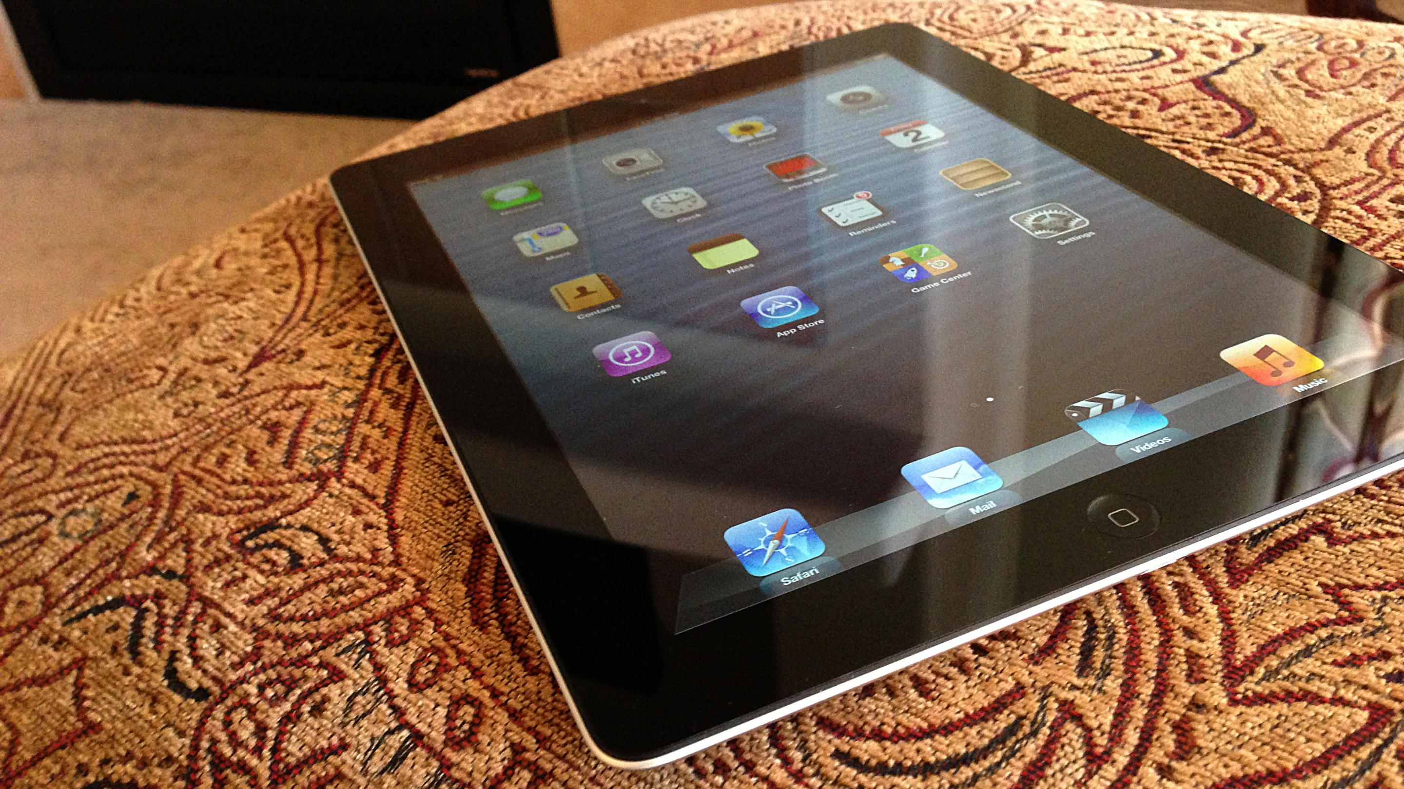 We review the new 4th-generation iPad with Retina Display