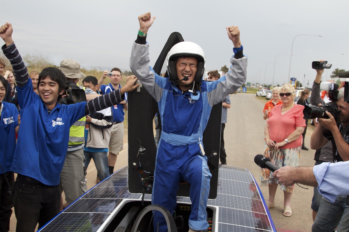 Team Tokai wins 2011 World Solar Challenge (Photo: Gizmag.com)