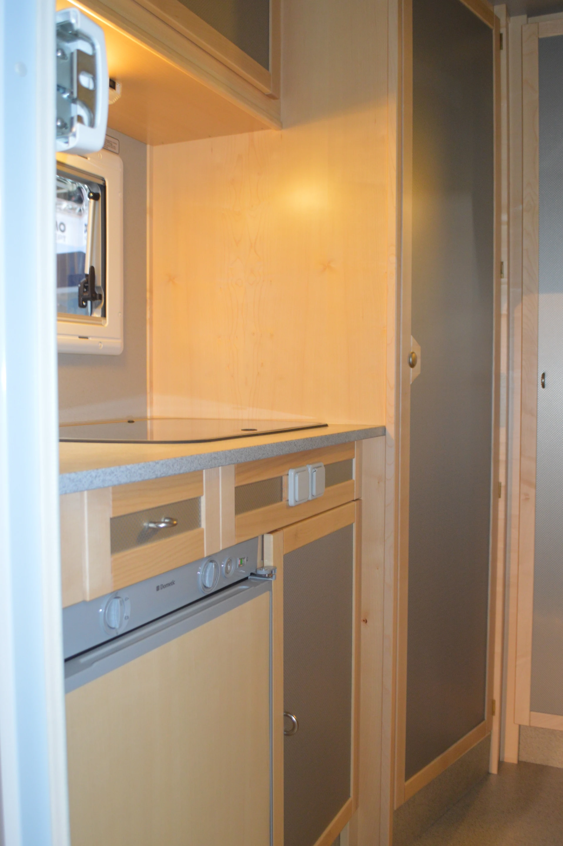The Husky 220 has a stainless steel cooker/sink combination
