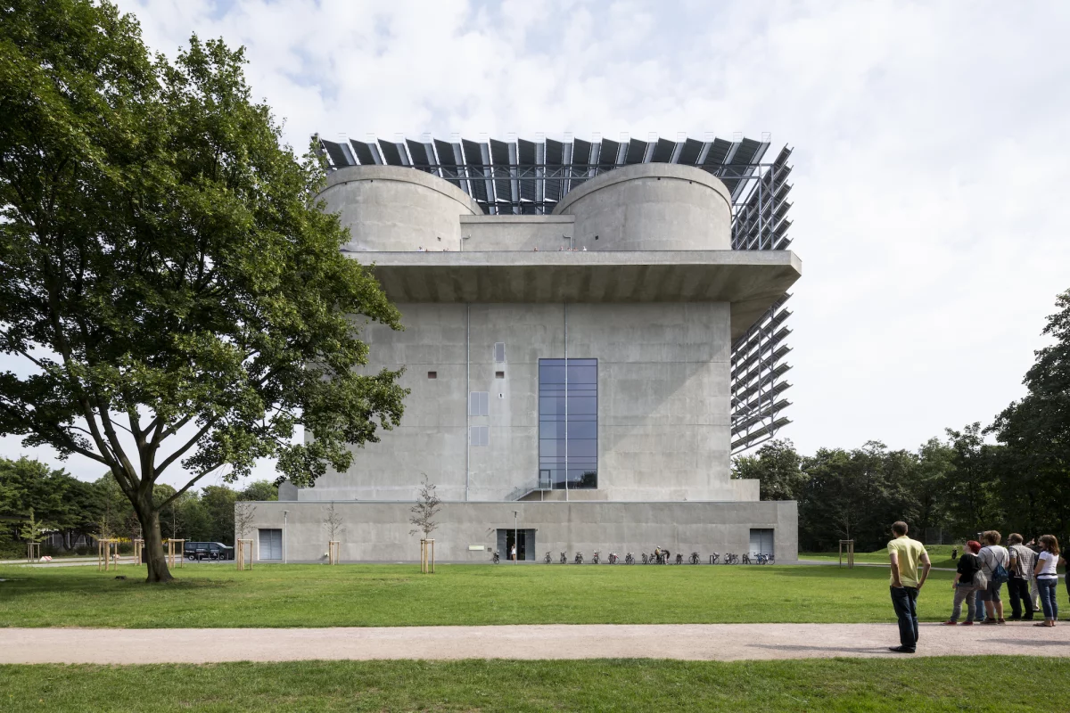 The Energy Bunker was originally constructed in 1943 to serve as a Nazi anti-aircraft bunker during WWII (Photo: IBA Hamburg GmbH / Bernadette Grimmenstein)