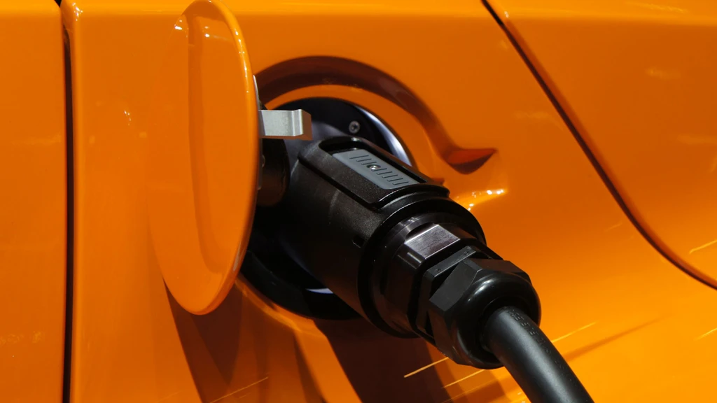 The HomePlug GP standard allows EVs to communicate over the Internet via their charging port