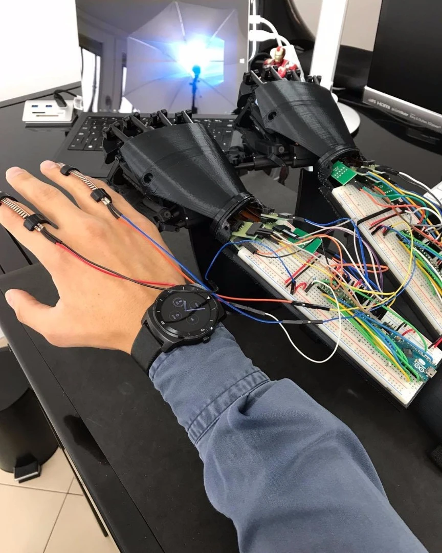 The Double Hand is controlled by flex sensors attached to the operator's fingers