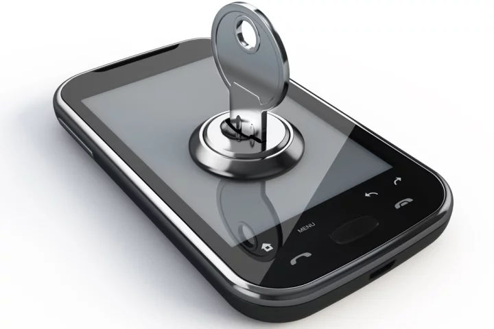 Researchers have found a simple risk score could help improve mobile device security (Photo: Shutterstock)