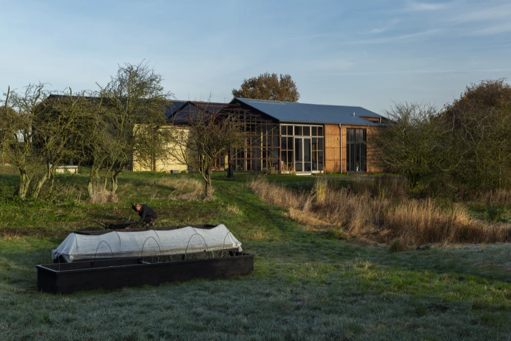 The architects worked closely with their clients from Margent Farm, located in Cambridgeshire, UK, who run a hemp and flax farm for developing bio-plastics