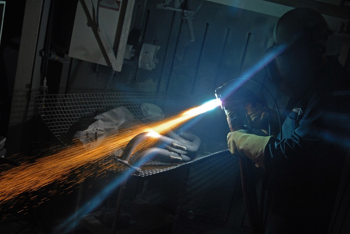 Antistick coating reduces F1 downforce losses