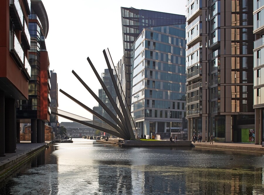 The first finger of the Merchant Square Footbridge rises to an angle of 67 degrees