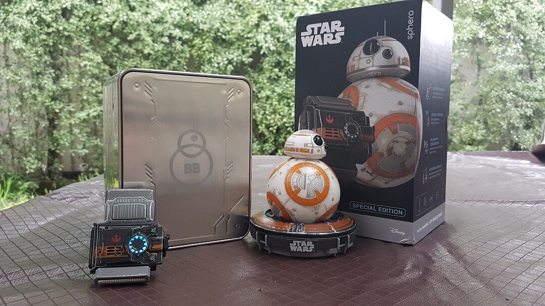 The Special Edition comes with a Battle-Worn BB-8, Force Band, charging dock, tin, and two micro-USB cables for charging