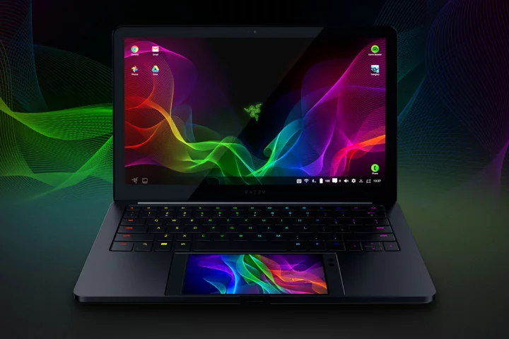 Project Linda: a laptop-style device, powered by a Razer Phone