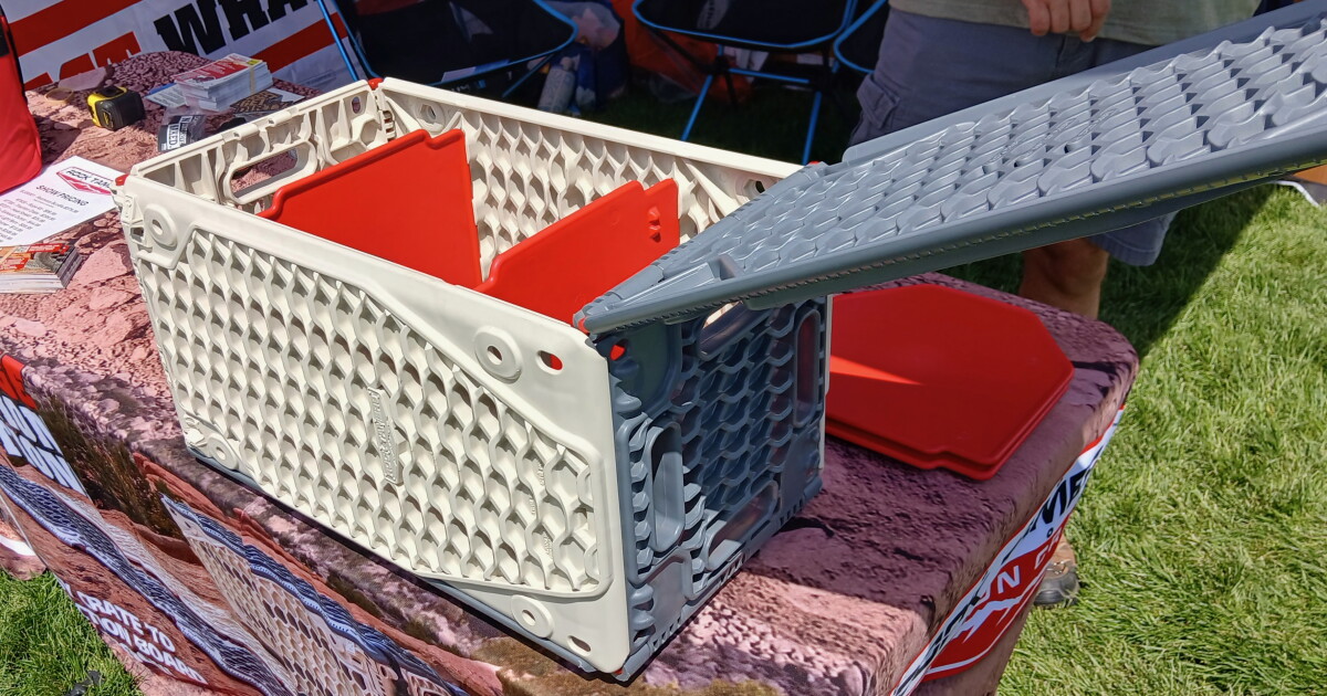 Of course, the Traction Crate also works as a top loader – just like a regular milk crate but with a hinged lid