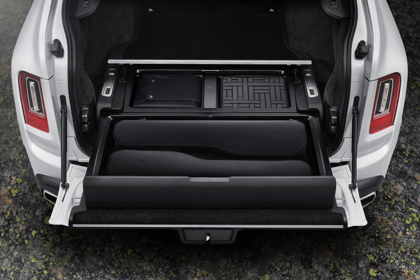 Buy the Pursuit Seat as a single or a pair and fit it neatly in the Cullinan Recreation Module