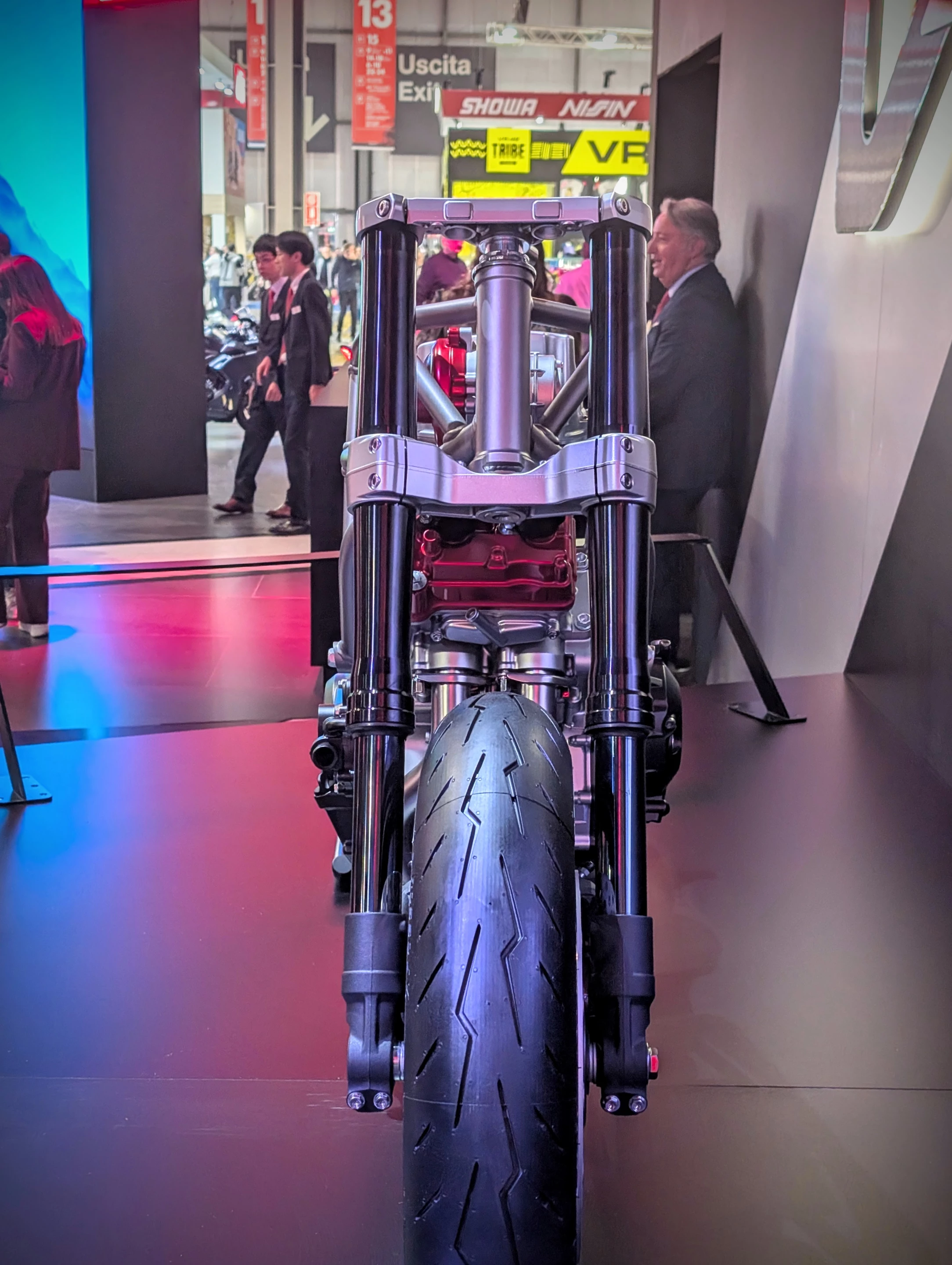 The engine's very compact - barely wider than the forks