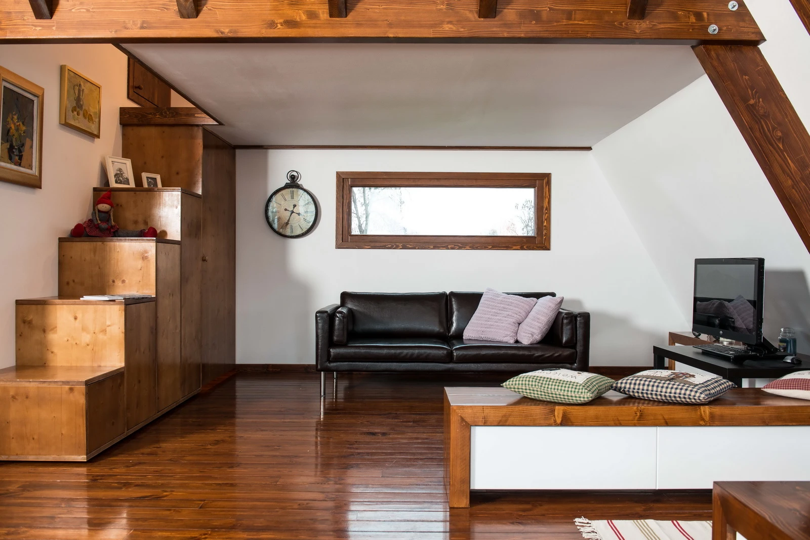 Space is at a premium in such a small house, but FITS reports that it has included clever space-saving storage solutions
