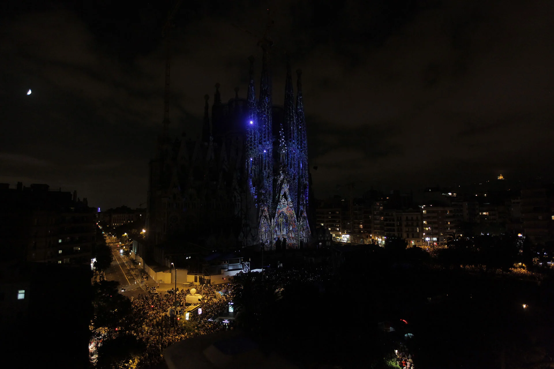 The Sagrada Família during the Ode à la vie multimedia show (Photo: Moment Factory)