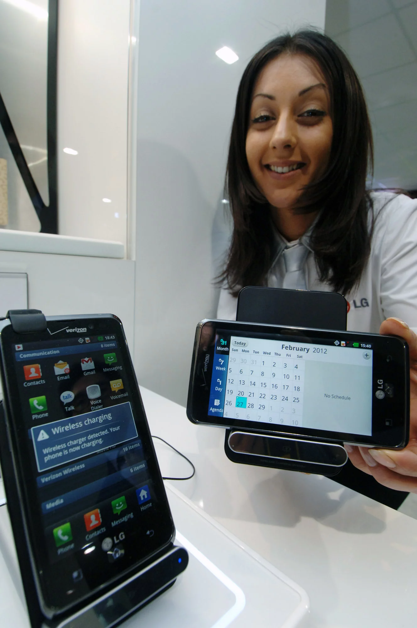 LG's new WPD-800 wireless charger at MWC 2012