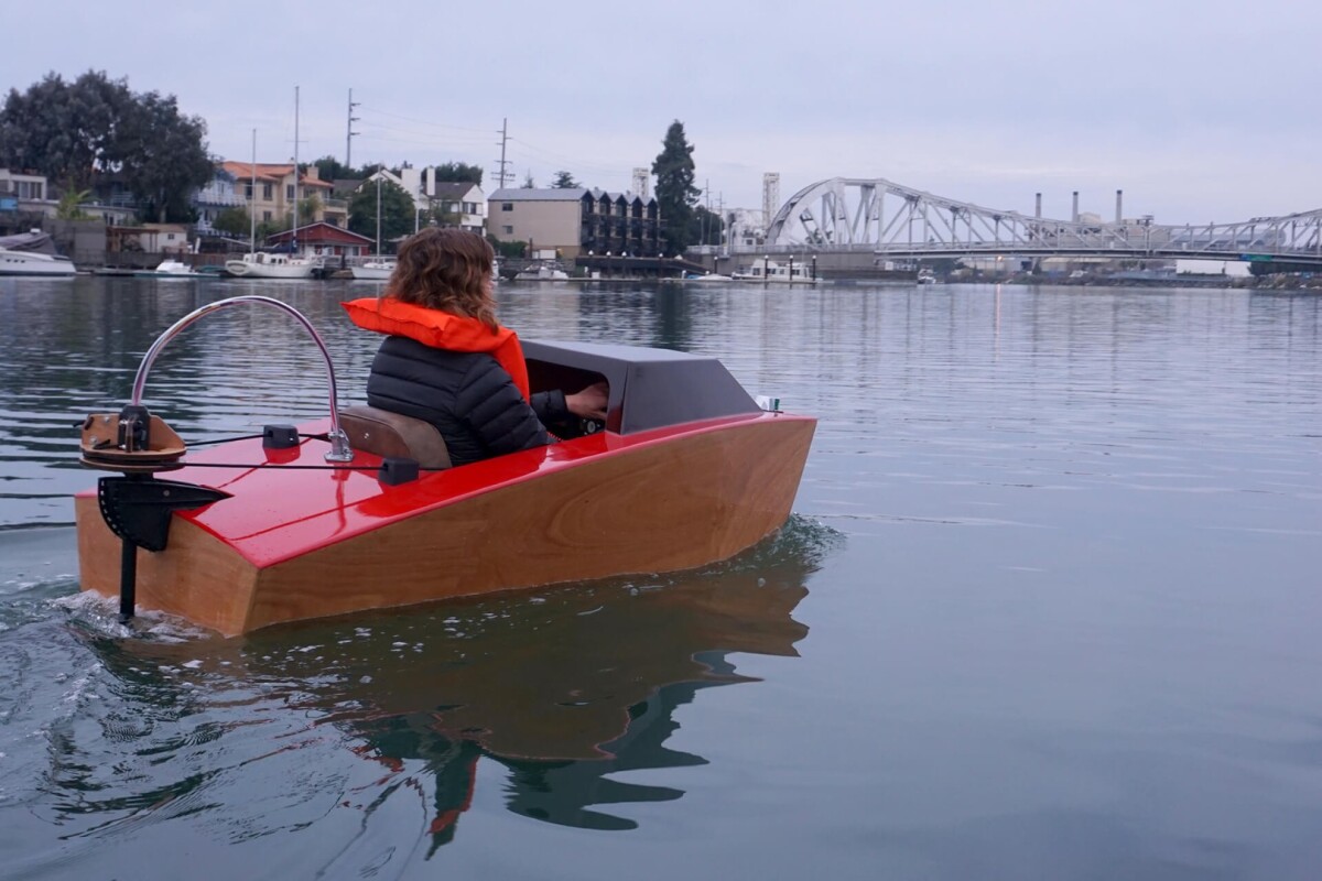 The Mini Boat's flat-bottomed hull is reported to offer excellent stability