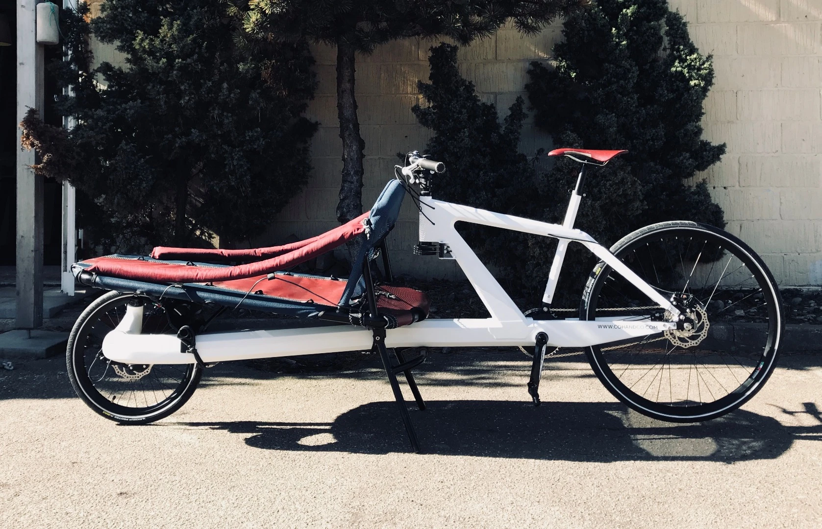 The VeloSled features a light and durable carbon fiber frame