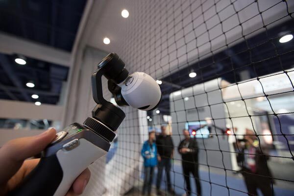 The device is intended to let Inspire 1 owners use a single camera both for aerial shots, and while shooting by hand on the ground