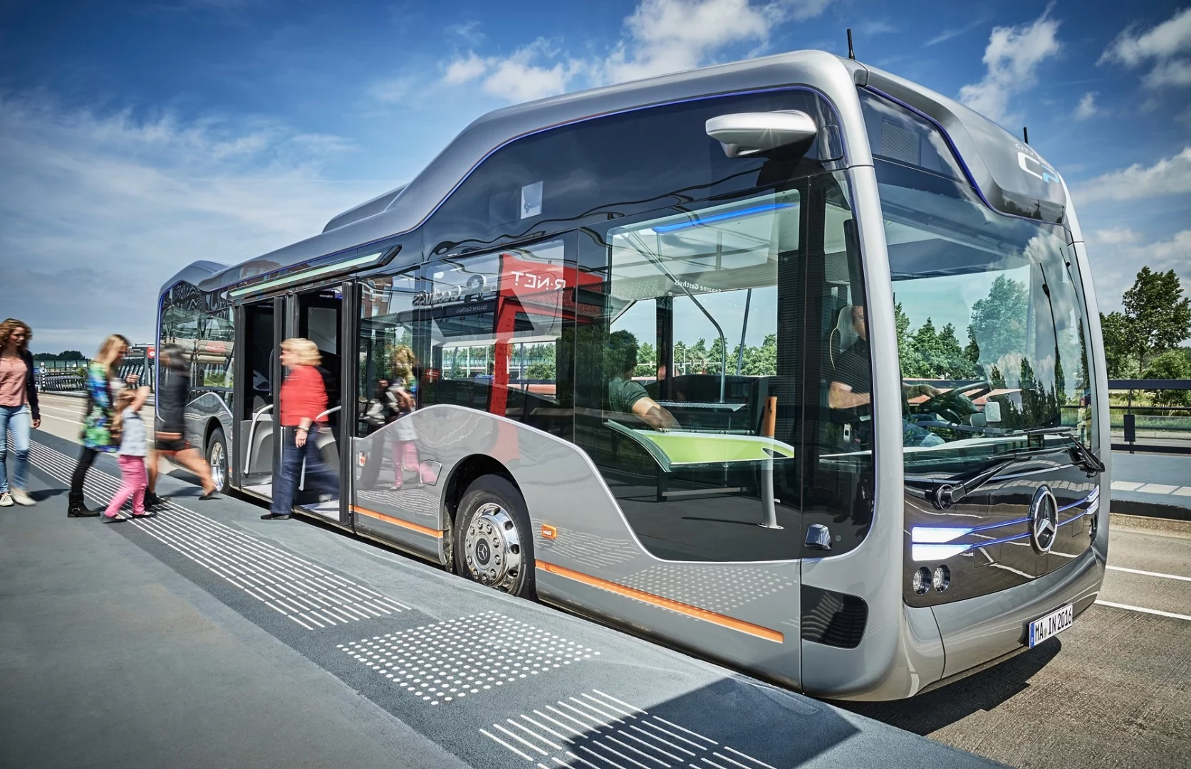 The Future Bus is based on Mercedes-Benz's 12-m (39-ft) long Citaro