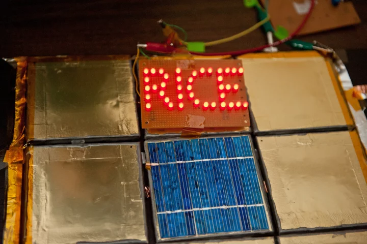 Ceramic tiles coated with battery paint and then heat-sealed powered LEDs spelling out "RICE" for six hours (Photo: Jeff Fitlow/Rice University)