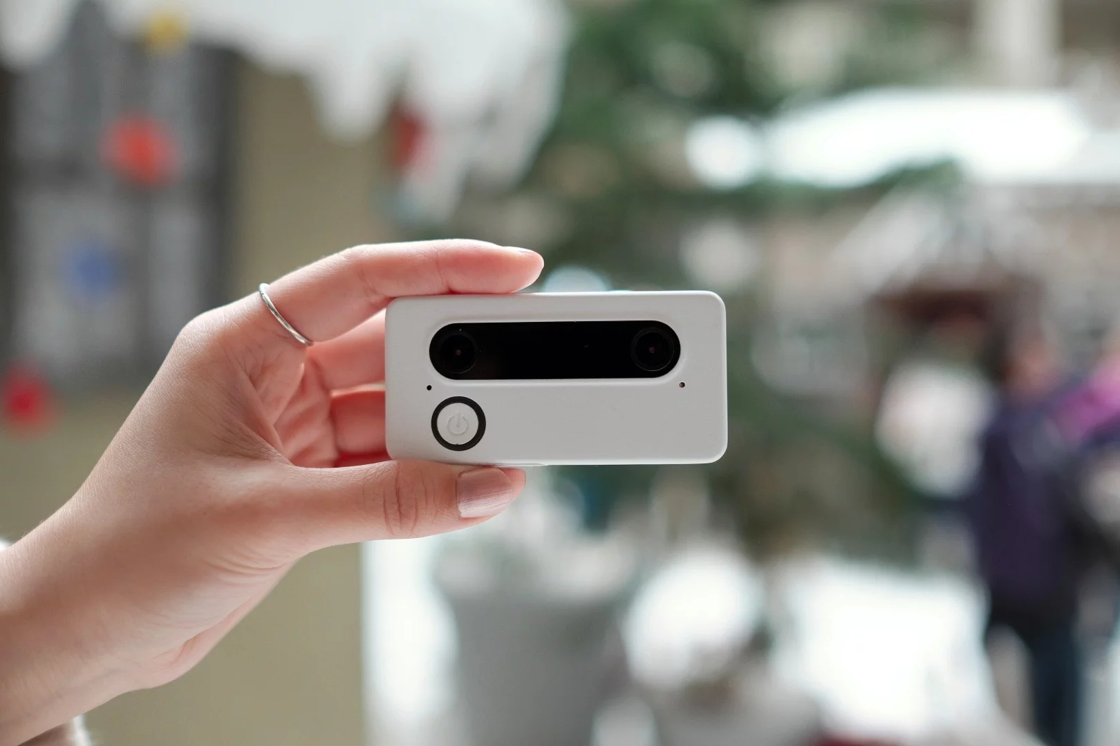 The SID camera is compact for a 3D shooter