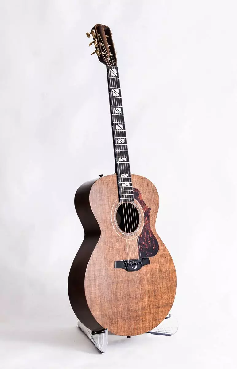 The El Capitan Ekoa small jumbo acoustic from Blackbird Guitars