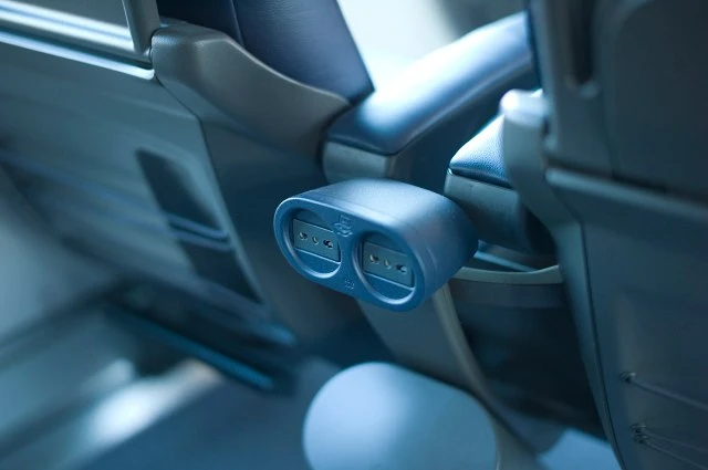 Power outlets are available throughout the train (Photo: NTV)