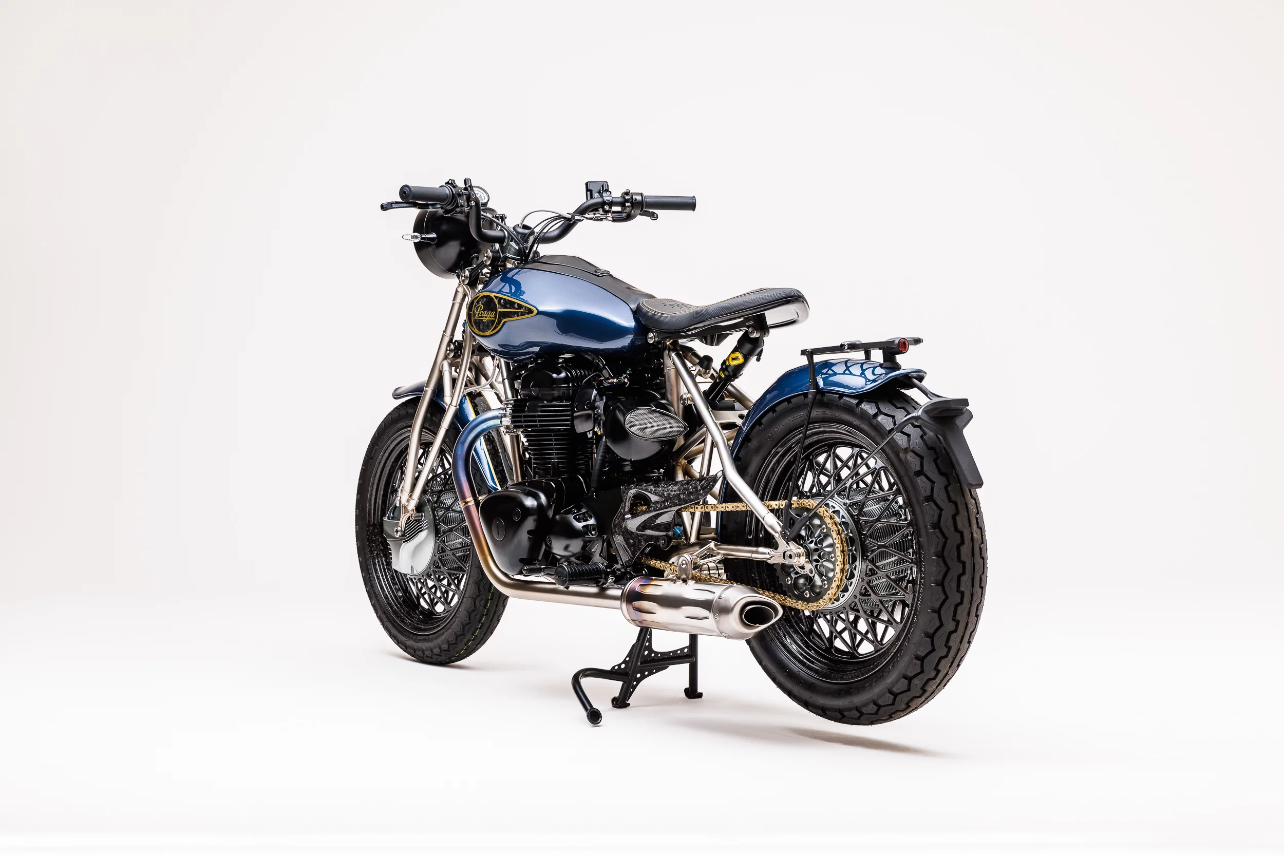 A hardtail, with girder forks and Ohlins suspension. Righty-o.