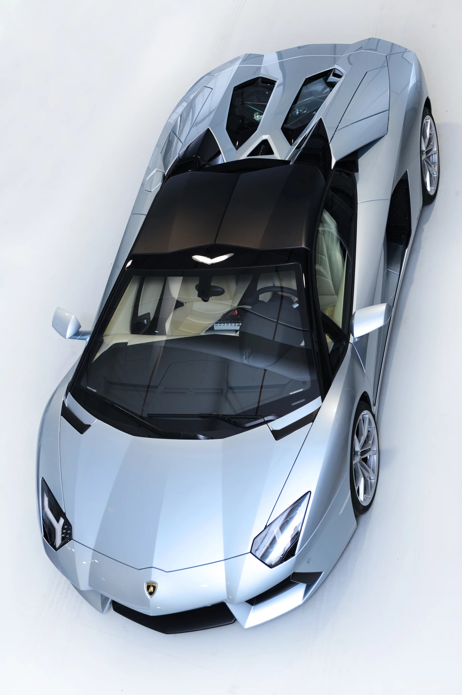 Lamborghini Aventador LP700-4 Roadster top view
