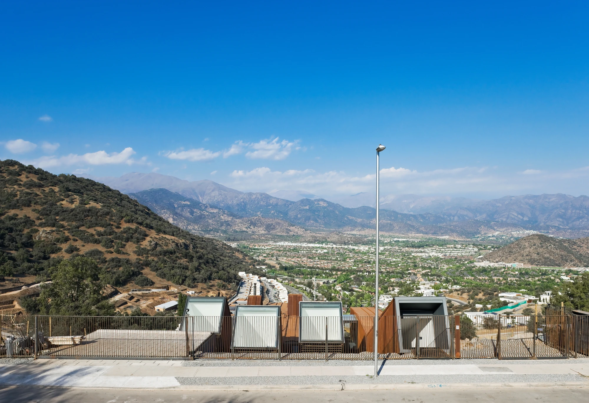 The house boasts views of the Andes Mountains (Photo: Sergio Pirrone)