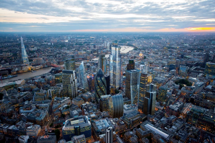 22 Bishopsgate will be 278 m (912 ft) and 62 storeys tall
