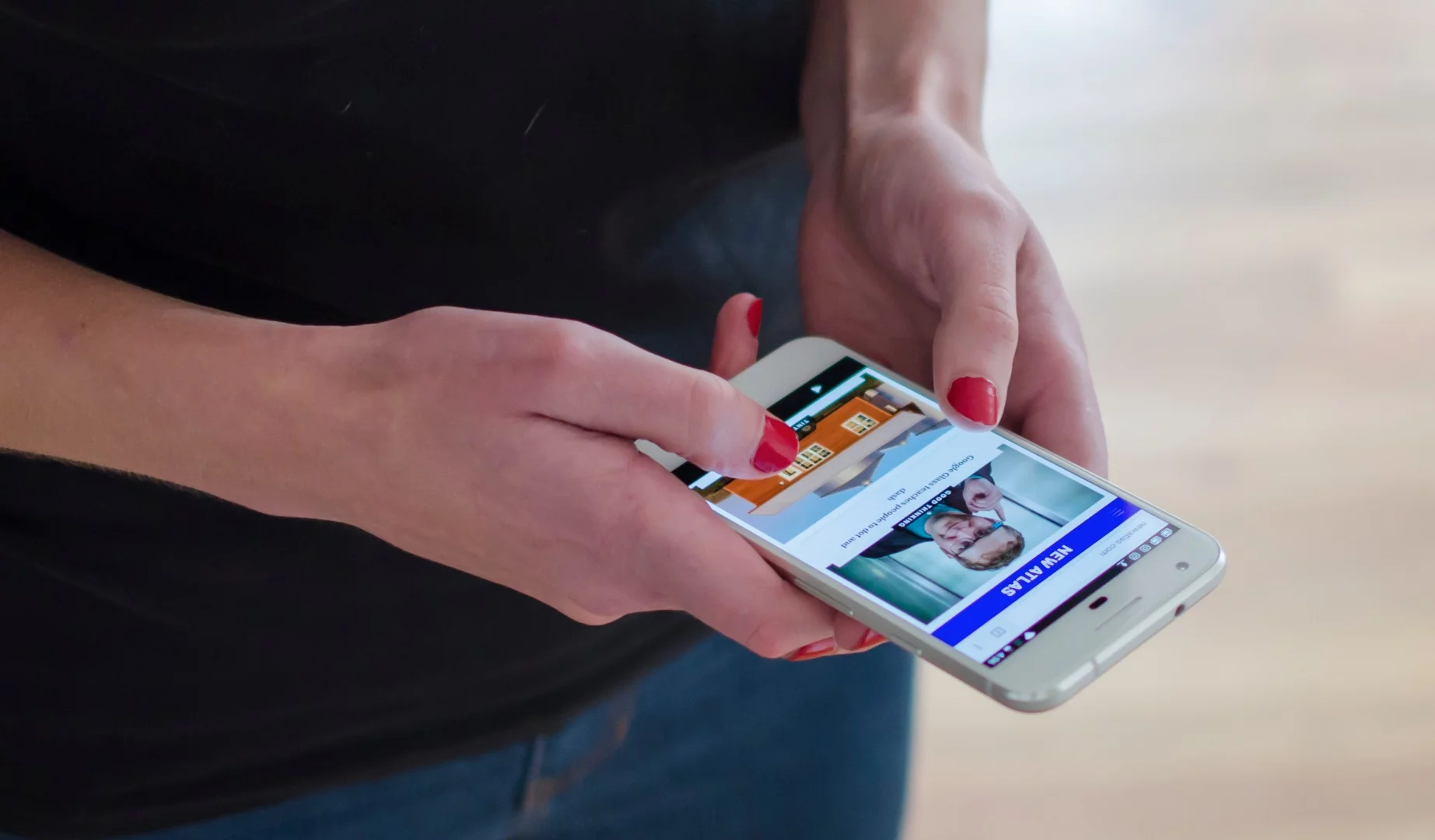 The 5-inch display looks nice enough, but trails behind its bigger "XL" sibling