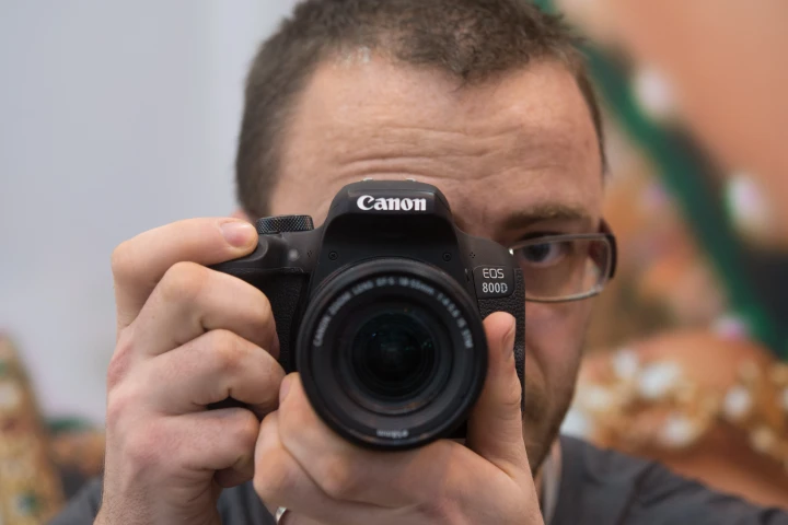 New Atlas goes hands-on with the Canon 800D and 77D DSLRs