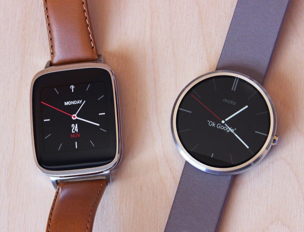 Asus ZenWatch (left) with Moto 360 (Photo: Will Shanklin/Gizmag.com)