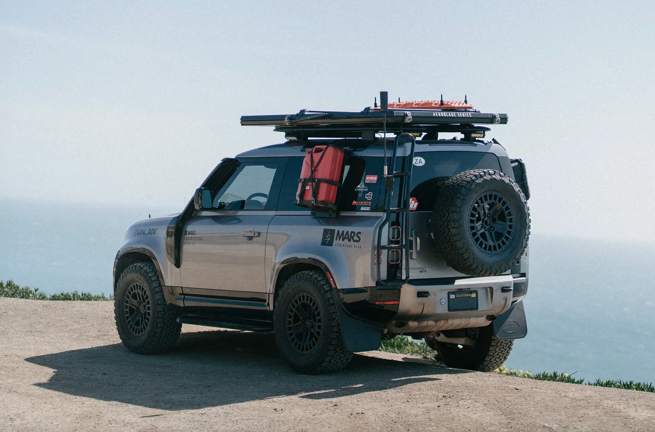 While its thin, low design is the Aeroblade's main selling point, Mars does offer crossbars for mounting gear atop it
