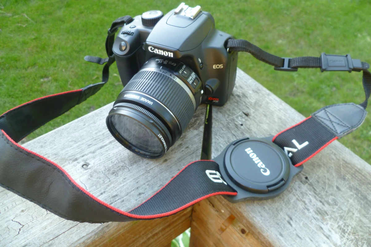 Mark Stevenson has designed a simple solution to allow photographers to secure a lens cap to a camera strap or camera bag between shots