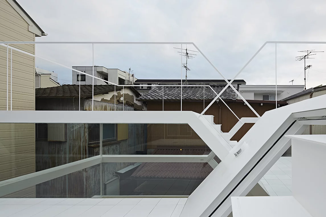 Shot of the small rooftop garden (Photo: Koichi Torimura)